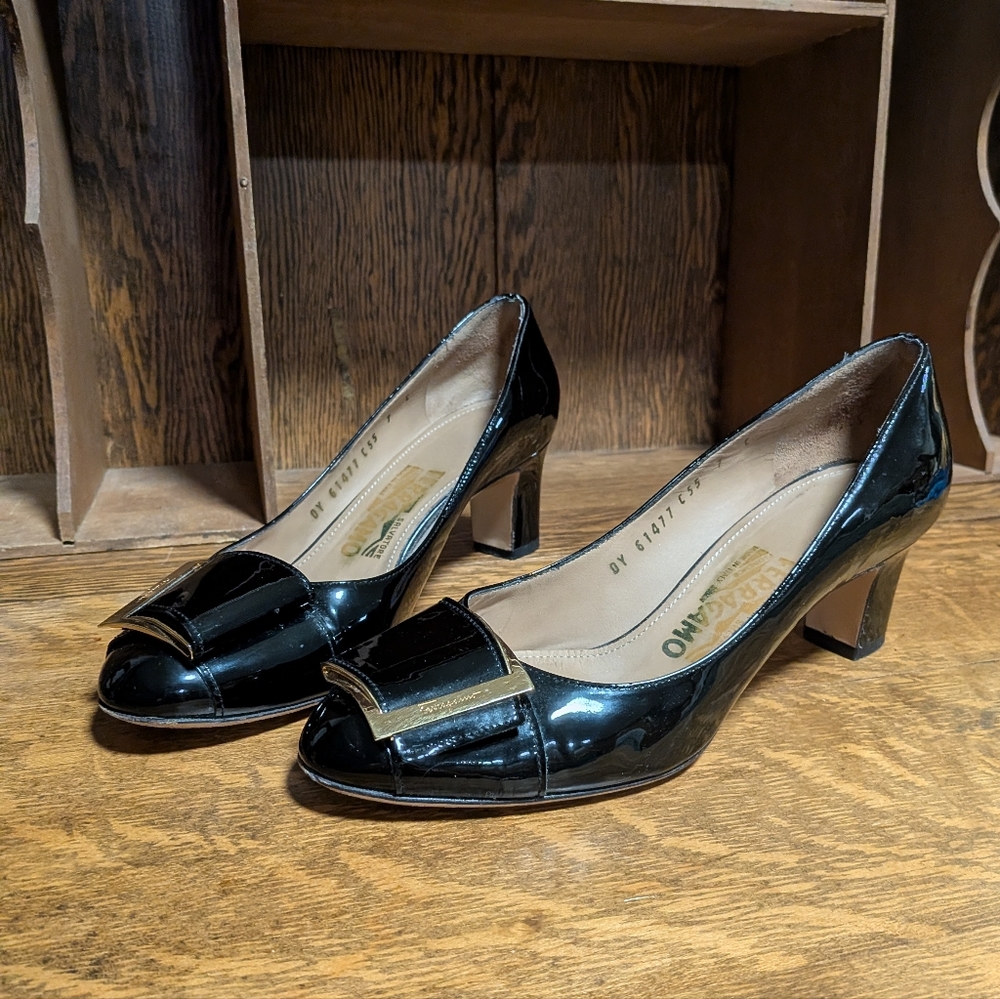 Salvatore Ferragamo Black Patent Thais Heel Pumps Sz 7